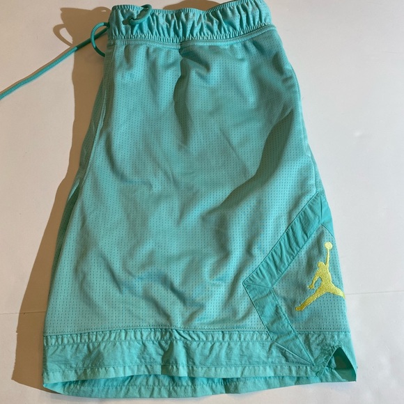 100%polyester - Picture 3 of 6